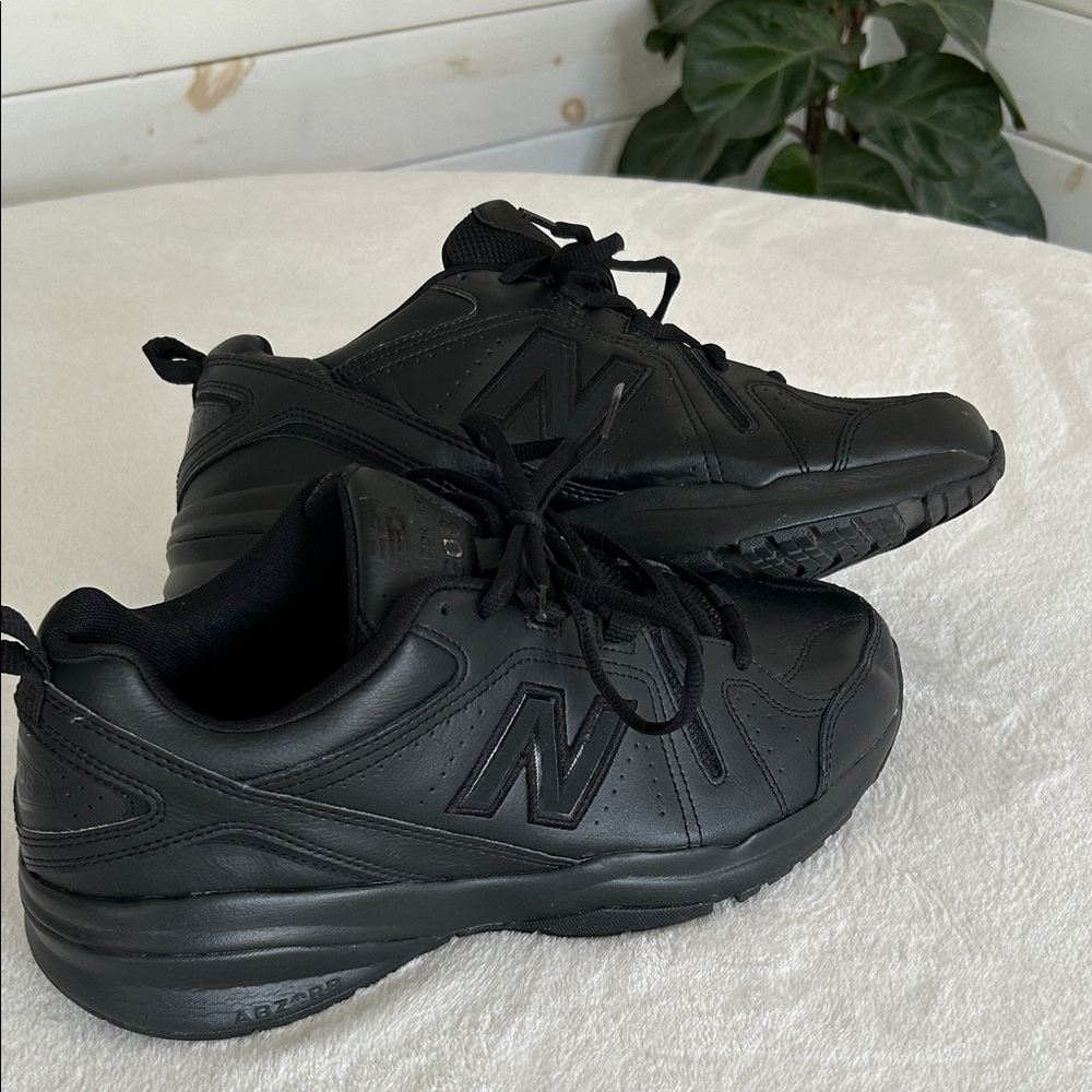 New Balance 608v5 classic trainers. All-Black Athletic Shoes. Men 10.5/Women 12